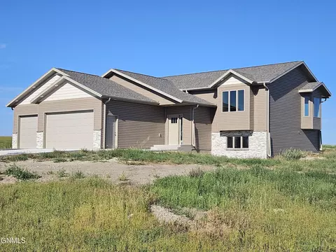 4554 Trailblazer Loop, Mandan, ND 58554