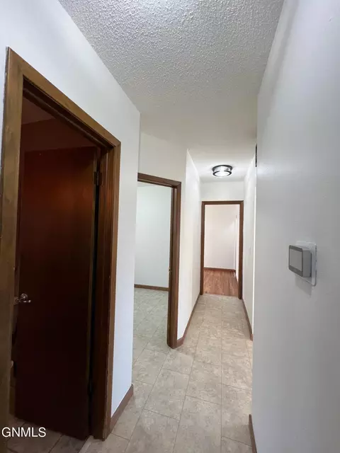 1007 4th St W, Williston, ND 58801 photo 7