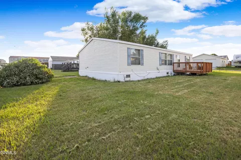 3103 18th Ave W, Williston, ND 58801 photo 2