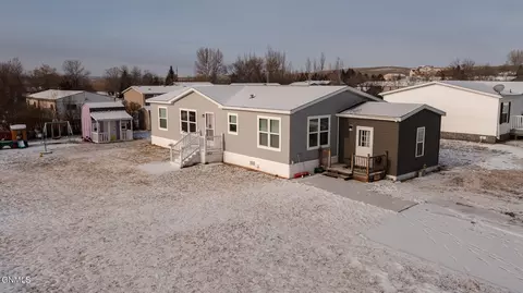 1021 Fayette Dr, Hazen, ND 58545