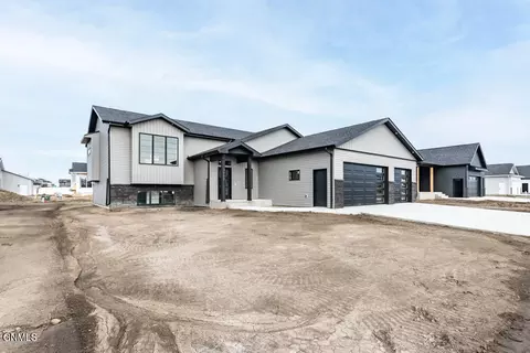 3800 Nickel St, Bismarck, ND 58503