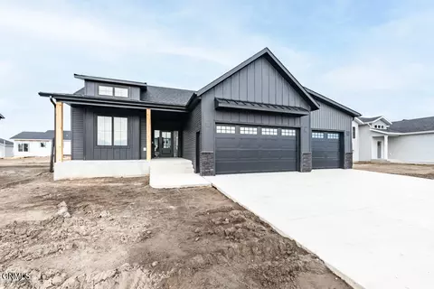 3804 Nickel St, Bismarck, ND 58503