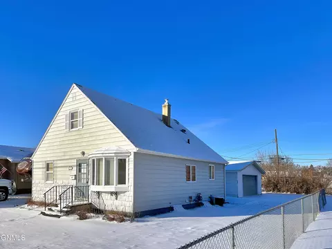 710 14th St W, Williston, ND 58801 photo 2