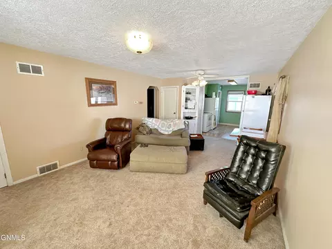 710 14th St W, Williston, ND 58801 photo 5
