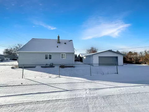 710 14th St W, Williston, ND 58801 photo 3