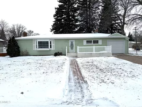 1437 3rd Ave NW, Jamestown, ND 58401