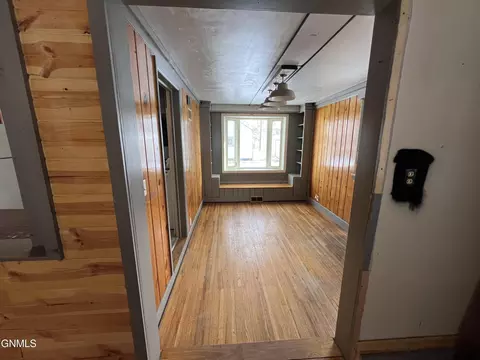 812 Main St, Williston, ND 58801 photo 3