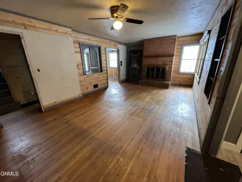 812 Main St, Williston, ND 58801 photo 2