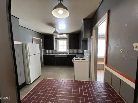 812 Main St, Williston, ND 58801 photo 4