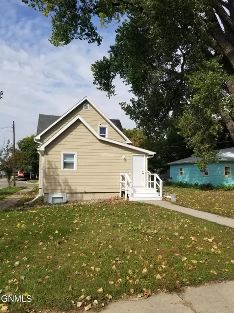 547 2nd St SW, Jamestown, ND 58401