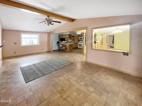 118 3rd Ave Sw Ave SW, Garrison, ND 58540 photo 3