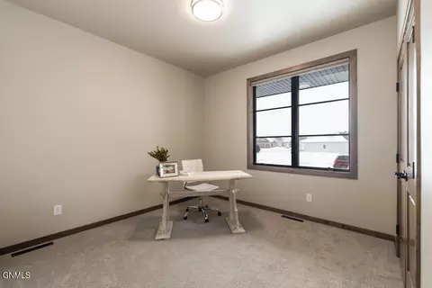 5211 Jasper Dr, Bismarck, ND 58503 photo 18