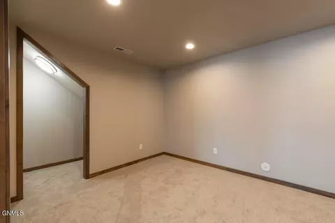 5211 Jasper Dr, Bismarck, ND 58503 photo 38