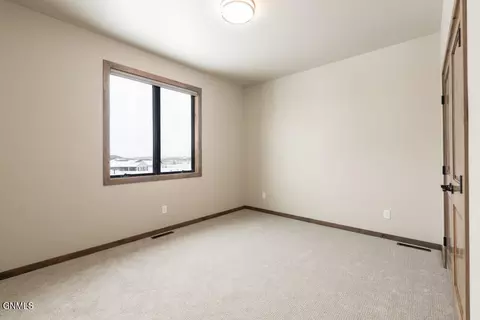 5211 Jasper Dr, Bismarck, ND 58503 photo 15