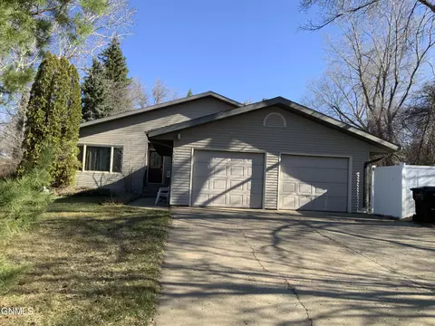 414 Main St E, Center, ND 58530