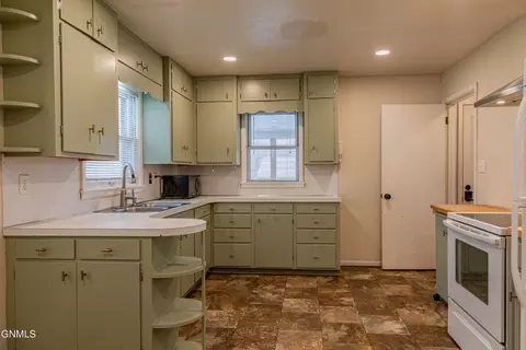 2302 Rosser Ave, Bismarck, ND 58501 photo 4