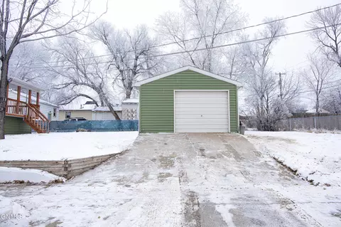 2302 Rosser Ave, Bismarck, ND 58501 photo 3