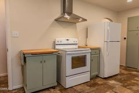 2302 Rosser Ave, Bismarck, ND 58501 photo 6