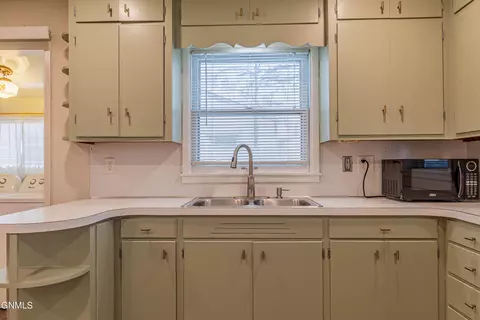 2302 Rosser Ave, Bismarck, ND 58501 photo 9