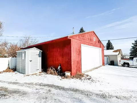 702 University Ave, Williston, ND 58801 photo 2