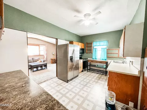 702 University Ave, Williston, ND 58801 photo 5