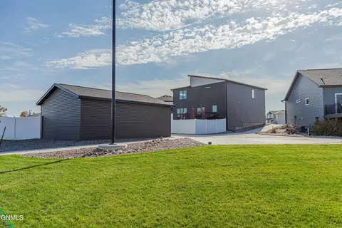 2006 34th Ave SE, Mandan, ND 58554 photo 45