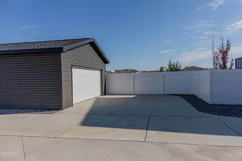 2006 34th Ave SE, Mandan, ND 58554 photo 44