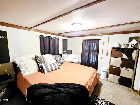 1821 32nd St W, Williston, ND 58801