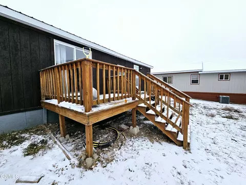 1821 32nd St W, Williston, ND 58801 photo 2