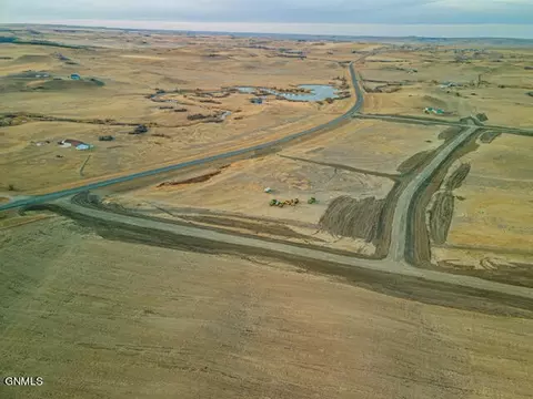 2585 35th St, Mandan, ND 58554