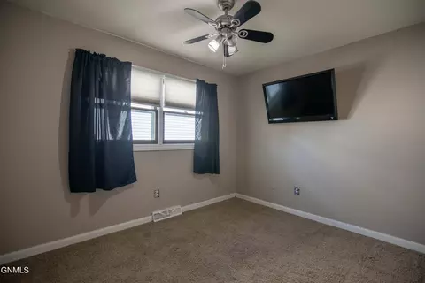859 Dell Avenue Ave, Dickinson, ND 58601 photo 10