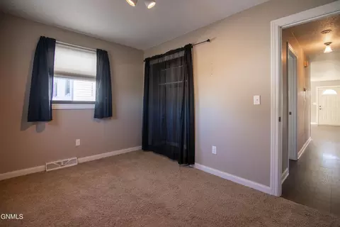 859 Dell Avenue Ave, Dickinson, ND 58601 photo 12