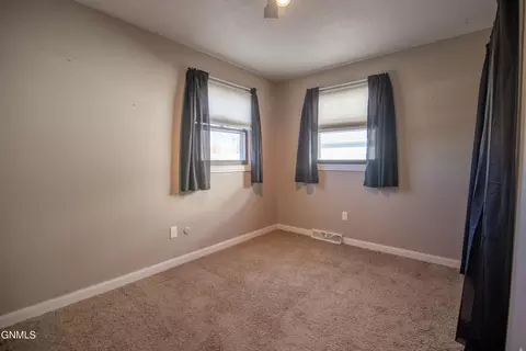 859 Dell Avenue Ave, Dickinson, ND 58601 photo 11