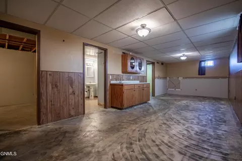 859 Dell Avenue Ave, Dickinson, ND 58601 photo 17