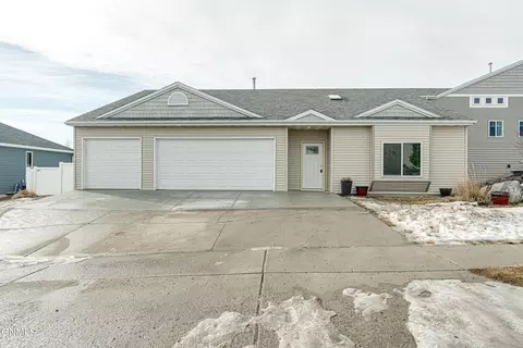 405 Versailles Ave, Bismarck, ND 58503
