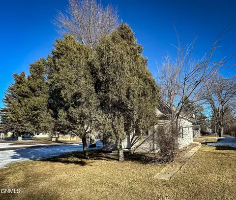 303 3rd Ave SW, Steele, ND 58482 photo 5