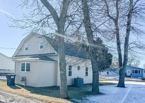 303 3rd Ave SW, Steele, ND 58482 photo 3