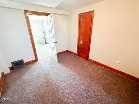 303 3rd Ave SW, Steele, ND 58482 photo 19