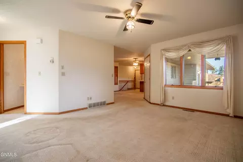1973 E Capitol Ave, Bismarck, ND 58501 photo 10