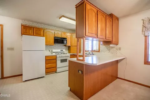 1973 E Capitol Ave, Bismarck, ND 58501 photo 6