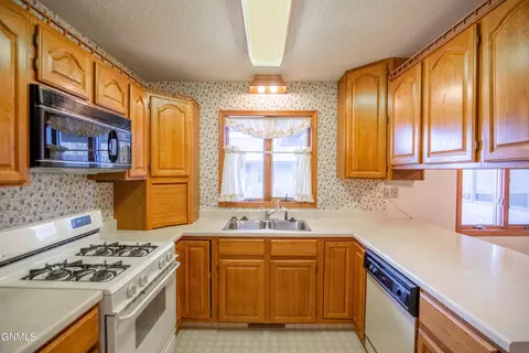 1973 E Capitol Ave, Bismarck, ND 58501 photo 7