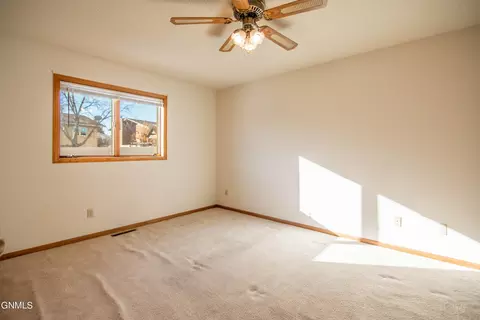 1973 E Capitol Ave, Bismarck, ND 58501 photo 14
