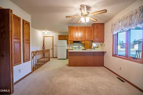 1973 E Capitol Ave, Bismarck, ND 58501 photo 5