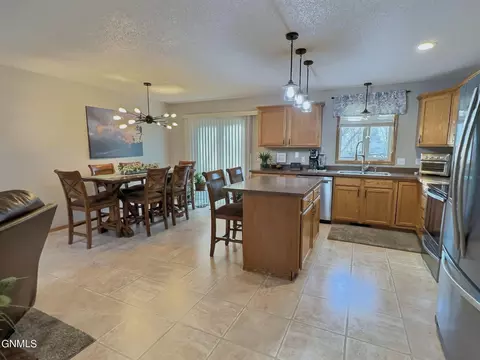 3740 Regent Dr, Bismarck, ND 58504 photo 8