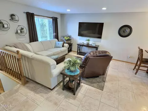 3740 Regent Dr, Bismarck, ND 58504 photo 4