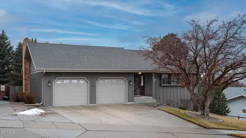 2433 Laforest Ave, Bismarck, ND 58501