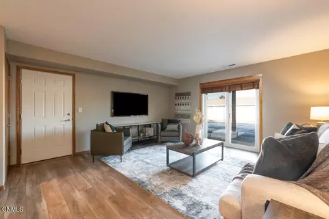 2904 Edgewater Lp SE, Mandan, ND 58554 photo 3