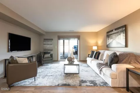 2904 Edgewater Lp SE, Mandan, ND 58554 photo 6