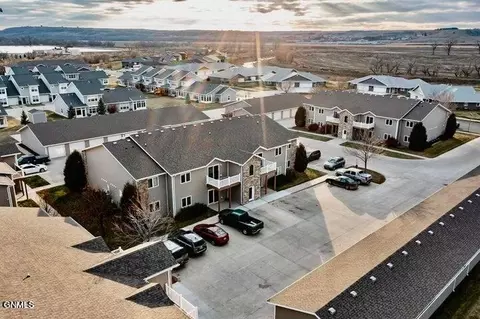 2904 Edgewater Lp SE, Mandan, ND 58554