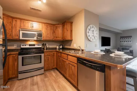 2904 Edgewater Lp SE, Mandan, ND 58554 photo 9